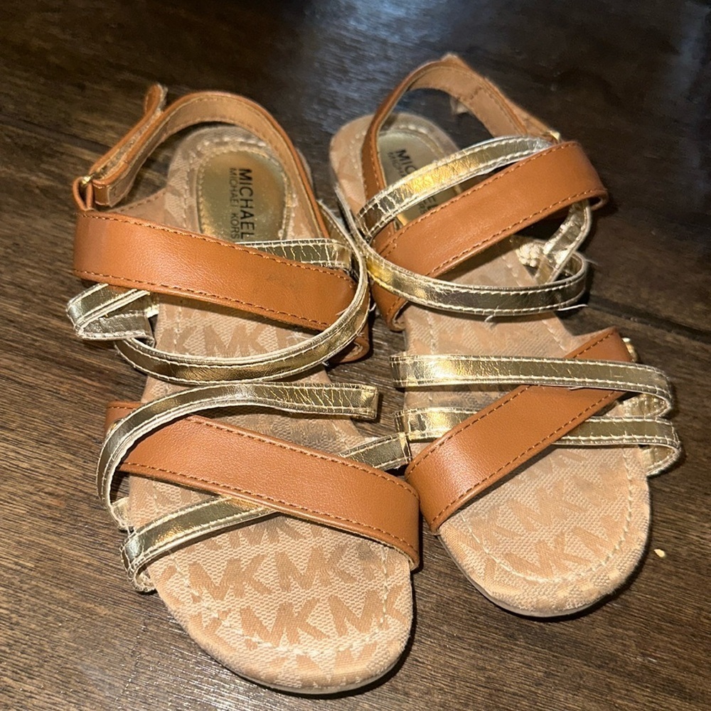 Michael Kors kids sandals Size‎ 1 gold & brown